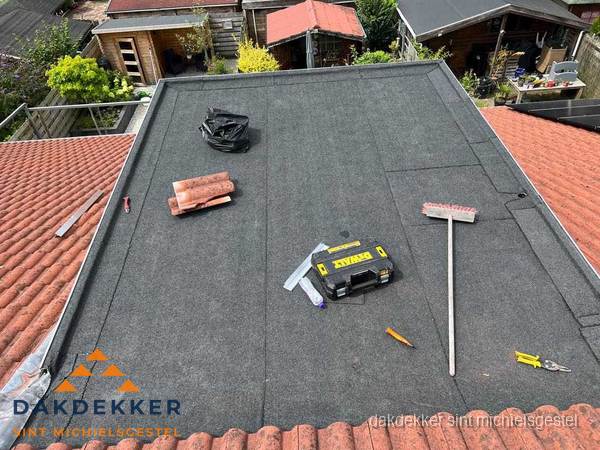 Nieuw plat dak met bitumen dakbedekking in Sint Michielsgestel Nieuw plat dak met bitumen dakbedekking in Sint Michielsgestel